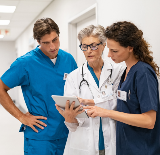 doctors_stood_round_an_ipad
